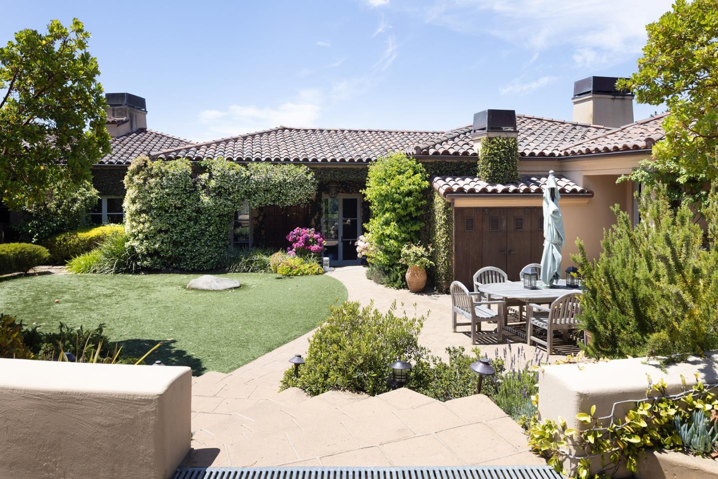 Detail Gallery Image 6 of 48 For 3200 Red Wolf Dr, Carmel,  CA 93923 - 5 Beds | 6/2 Baths