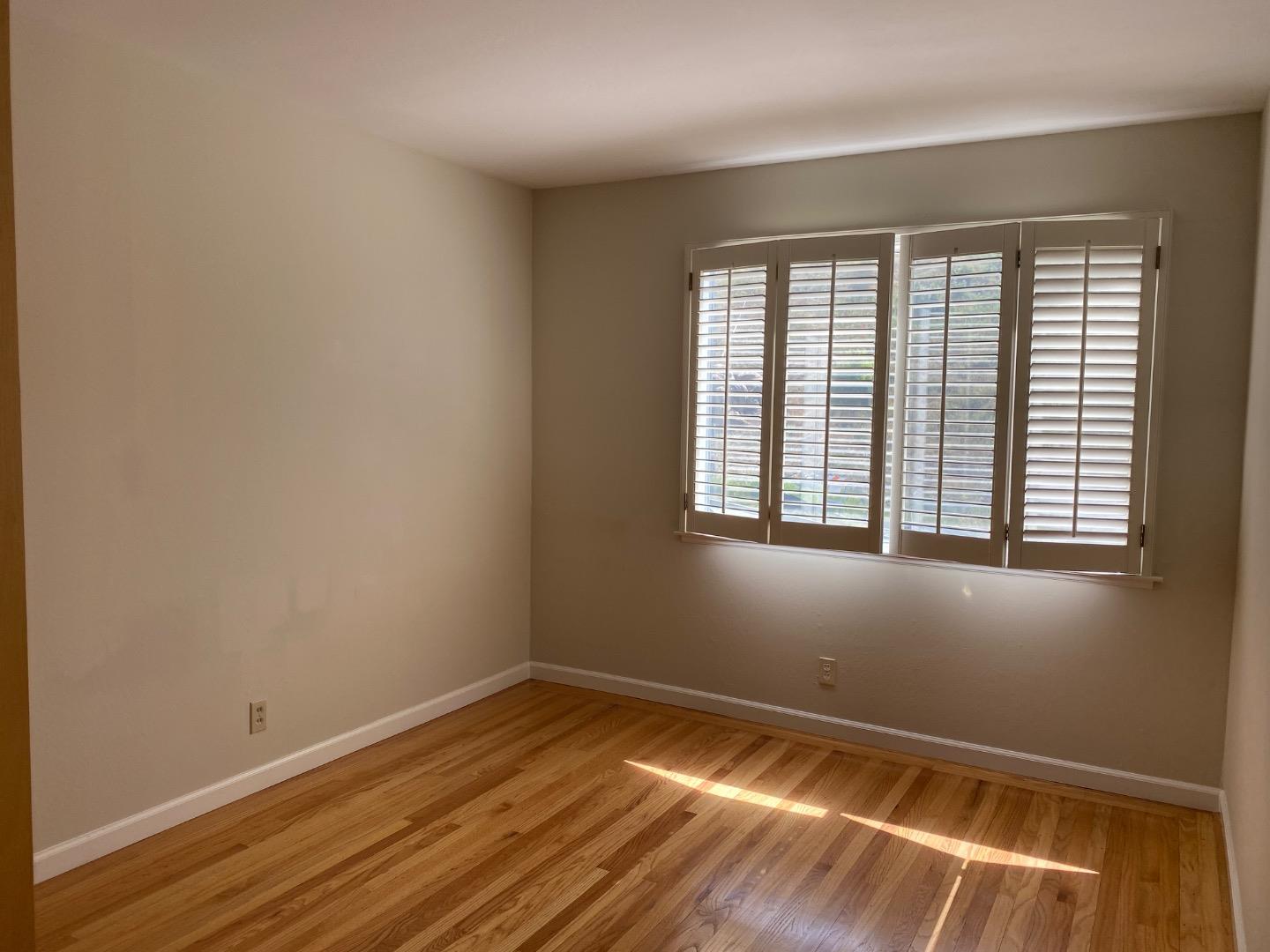 Detail Gallery Image 7 of 18 For 1456 Bel Aire Rd, San Mateo,  CA 94402 - 4 Beds | 3 Baths
