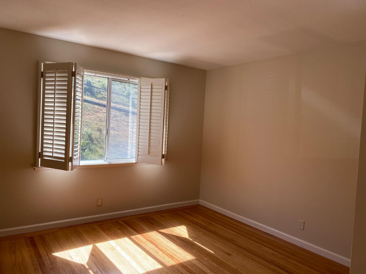 Detail Gallery Image 8 of 18 For 1456 Bel Aire Rd, San Mateo,  CA 94402 - 4 Beds | 3 Baths