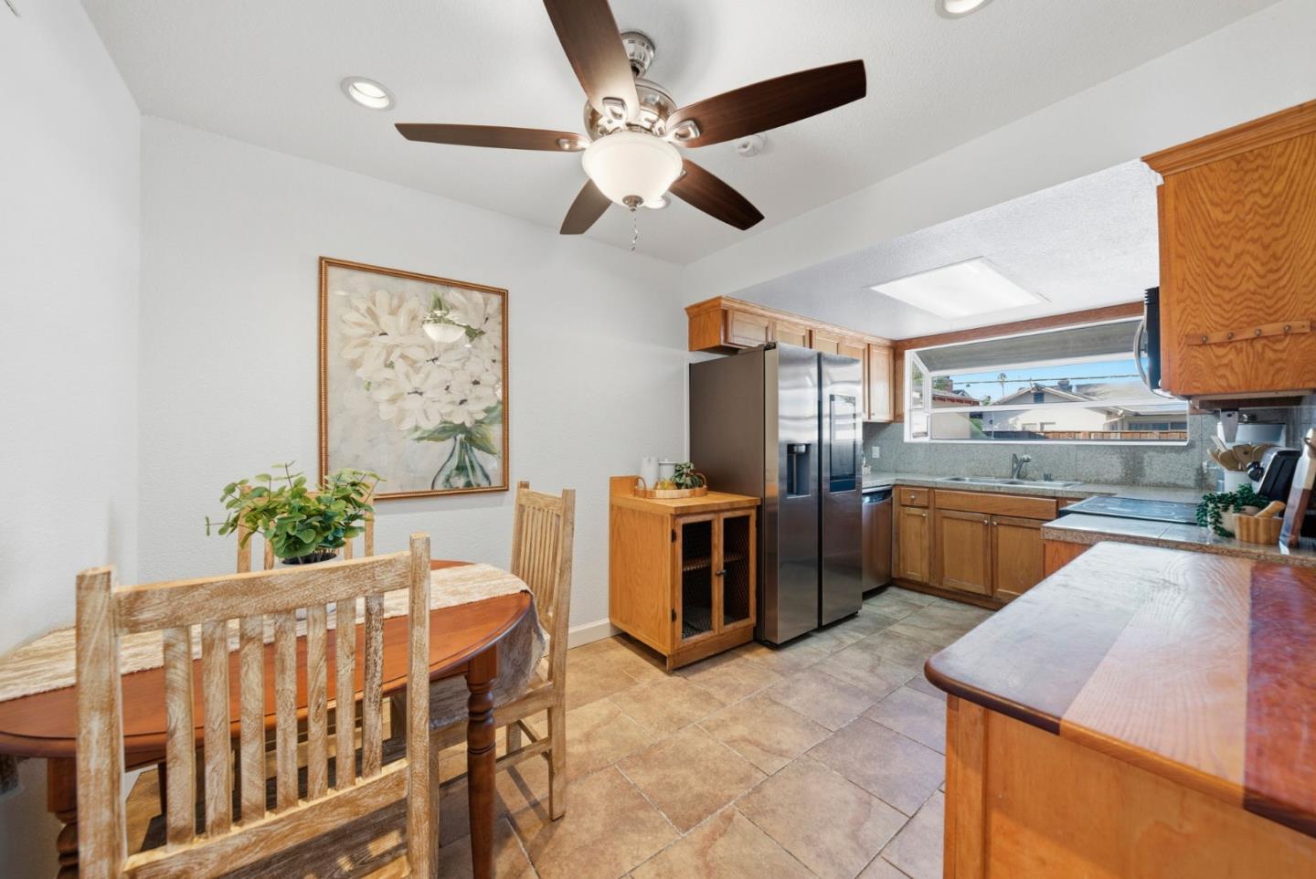 Detail Gallery Image 13 of 52 For 5841 Blossom Ave, San Jose,  CA 95123 - 3 Beds | 2 Baths