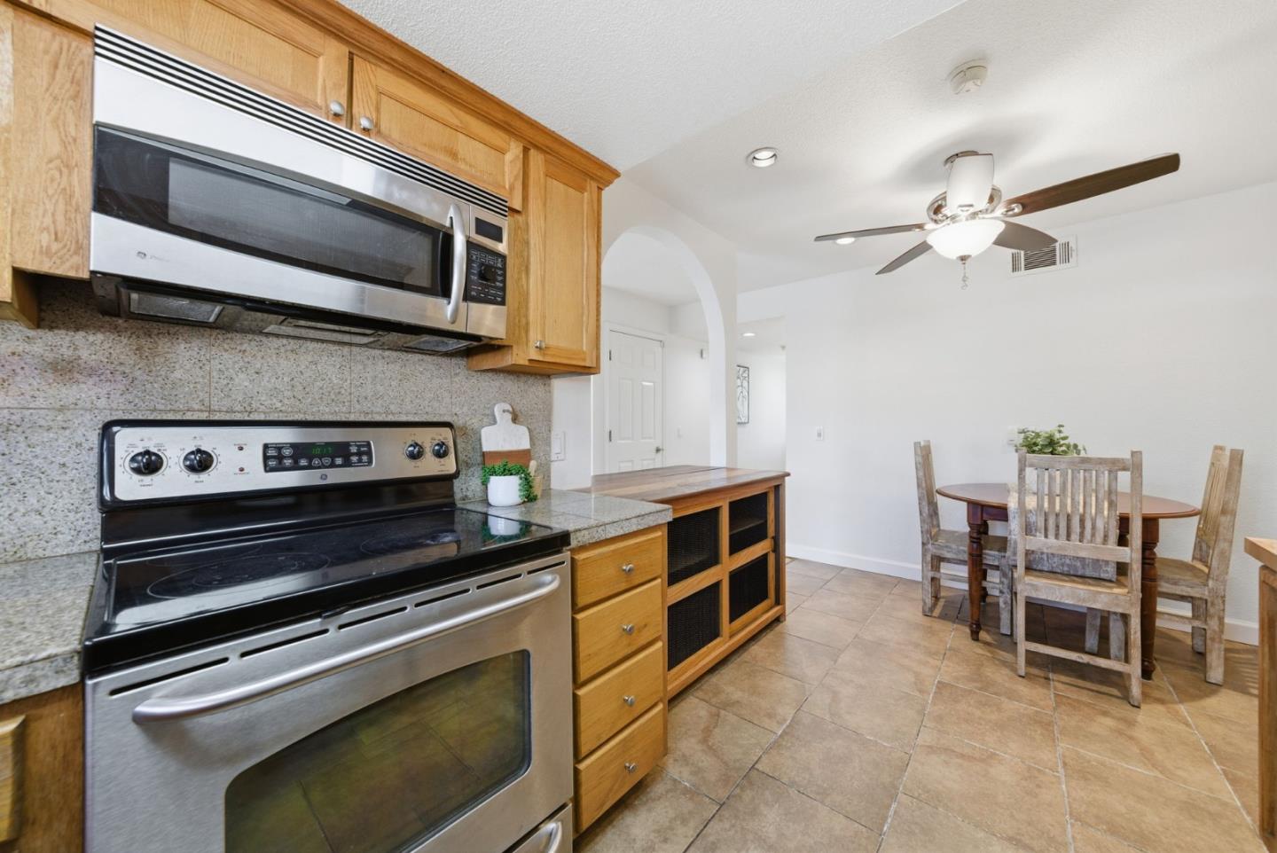 Detail Gallery Image 16 of 52 For 5841 Blossom Ave, San Jose,  CA 95123 - 3 Beds | 2 Baths