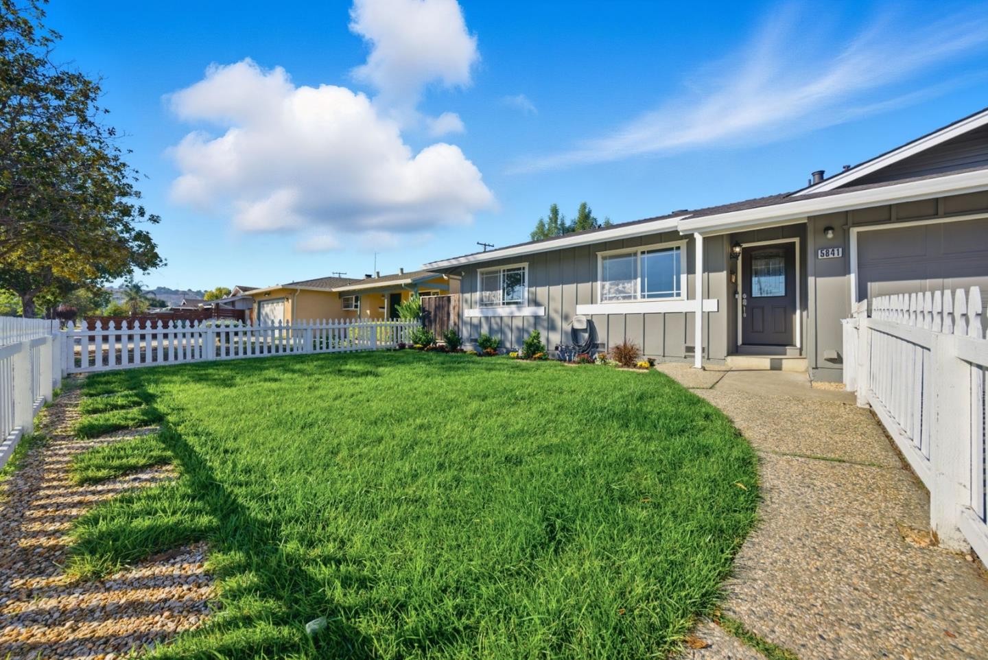 Detail Gallery Image 2 of 52 For 5841 Blossom Ave, San Jose,  CA 95123 - 3 Beds | 2 Baths