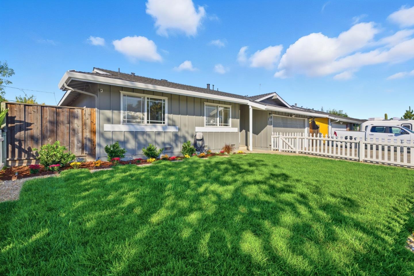 Detail Gallery Image 3 of 52 For 5841 Blossom Ave, San Jose,  CA 95123 - 3 Beds | 2 Baths