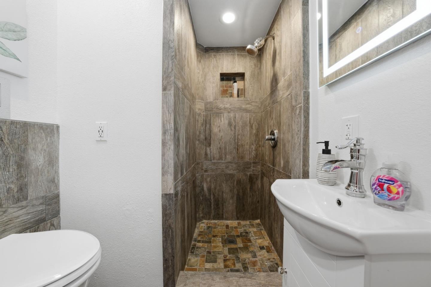 Detail Gallery Image 30 of 52 For 5841 Blossom Ave, San Jose,  CA 95123 - 3 Beds | 2 Baths