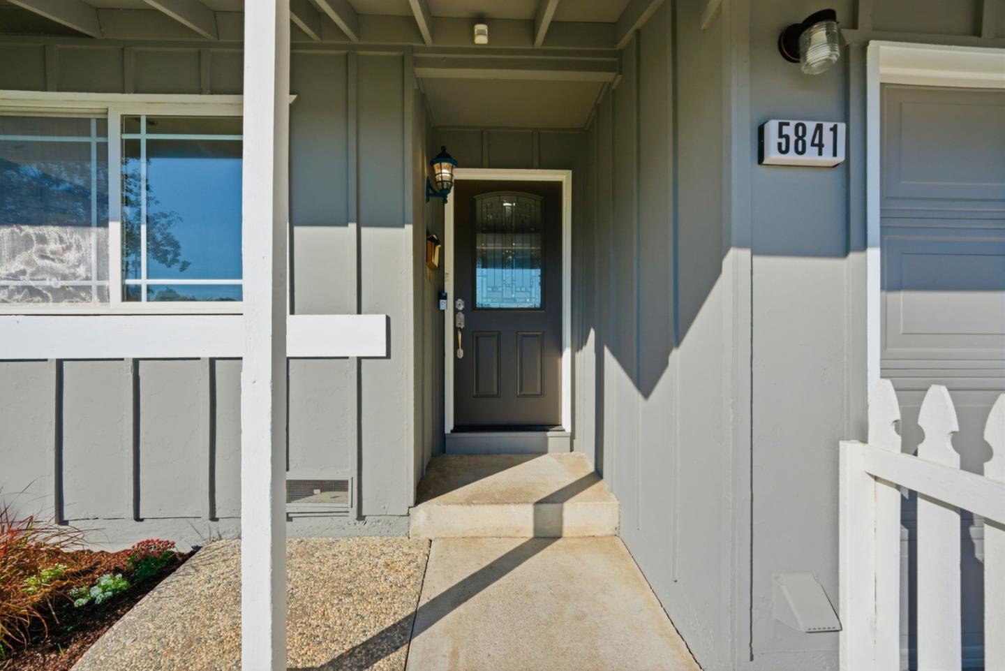 Detail Gallery Image 4 of 52 For 5841 Blossom Ave, San Jose,  CA 95123 - 3 Beds | 2 Baths