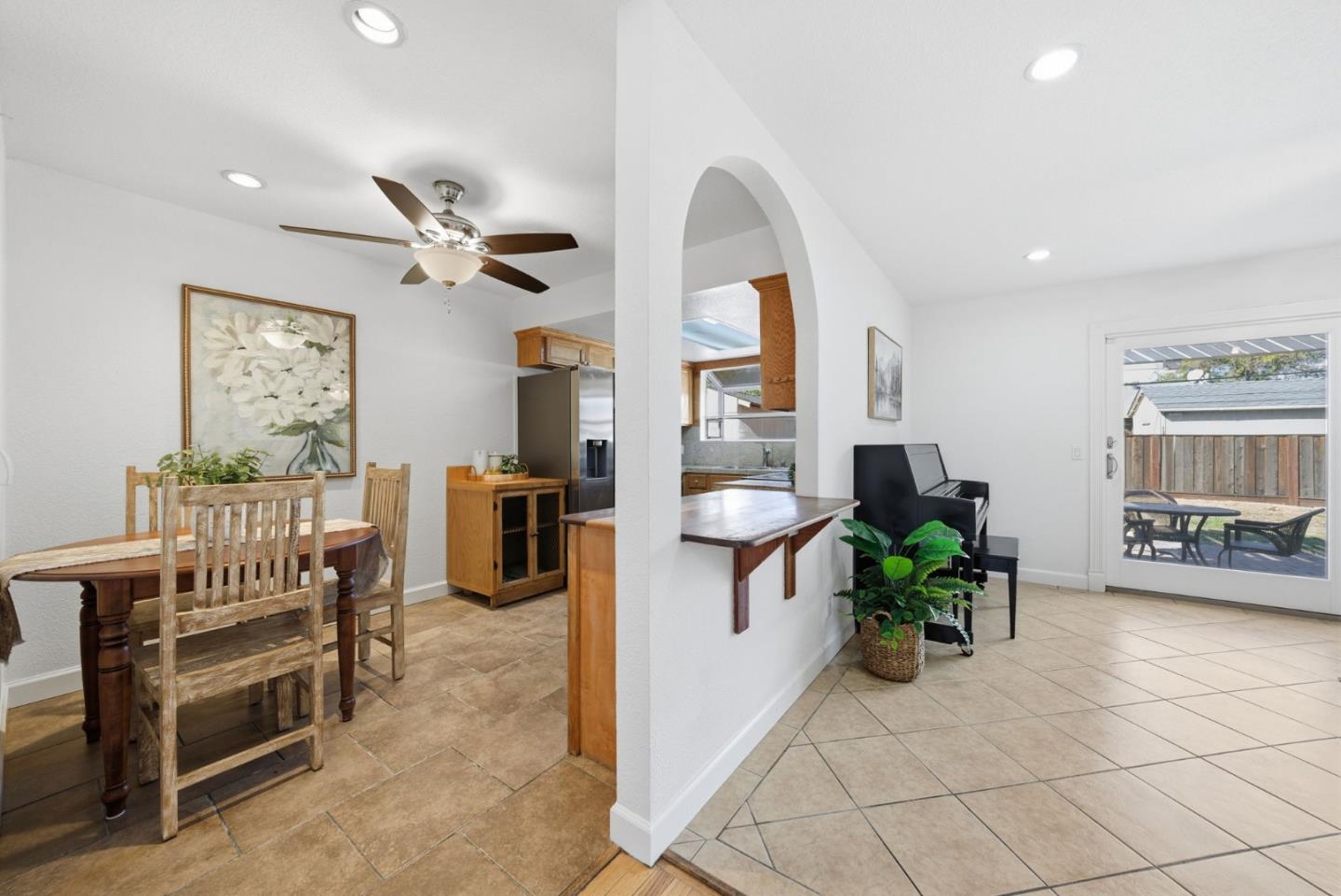 Detail Gallery Image 6 of 52 For 5841 Blossom Ave, San Jose,  CA 95123 - 3 Beds | 2 Baths