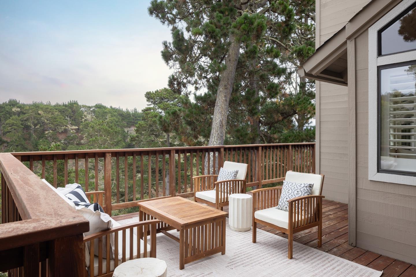Detail Gallery Image 11 of 29 For 3594 Eastfield Ct, Carmel,  CA 93923 - 3 Beds | 3 Baths