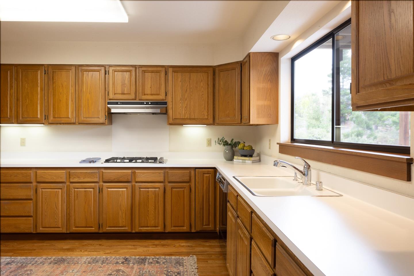 Detail Gallery Image 14 of 29 For 3594 Eastfield Ct, Carmel,  CA 93923 - 3 Beds | 3 Baths