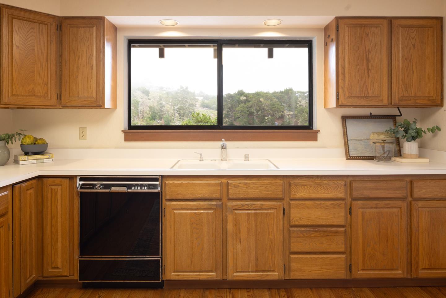 Detail Gallery Image 17 of 29 For 3594 Eastfield Ct, Carmel,  CA 93923 - 3 Beds | 3 Baths