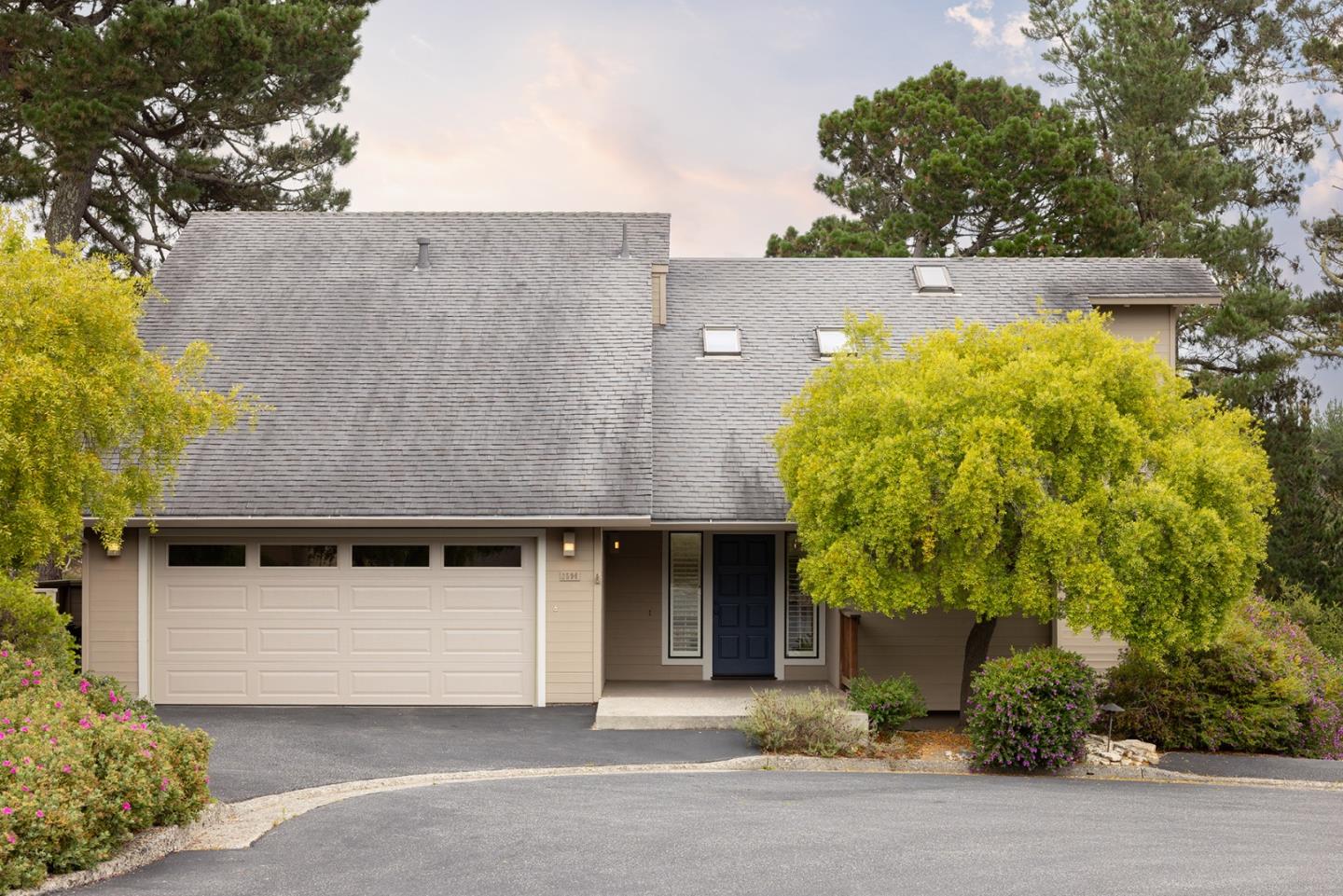 Detail Gallery Image 3 of 29 For 3594 Eastfield Ct, Carmel,  CA 93923 - 3 Beds | 3 Baths