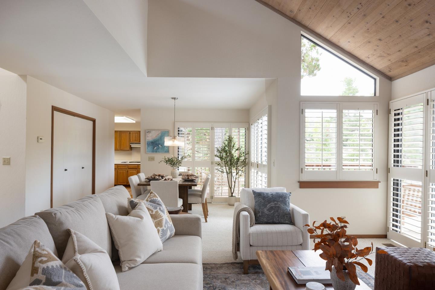 Detail Gallery Image 7 of 29 For 3594 Eastfield Ct, Carmel,  CA 93923 - 3 Beds | 3 Baths
