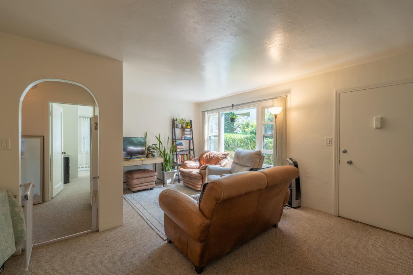 Detail Gallery Image 4 of 23 For 1270 6th St, Monterey,  CA 93940 - 4 Beds | 2 Baths