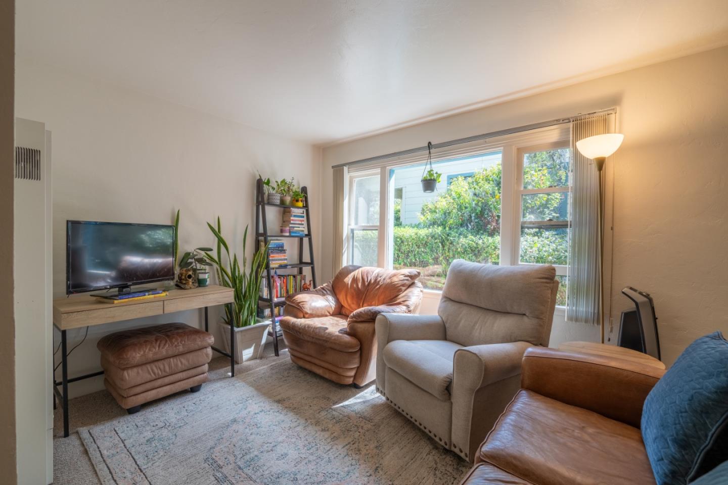 Detail Gallery Image 5 of 23 For 1270 6th St, Monterey,  CA 93940 - 4 Beds | 2 Baths