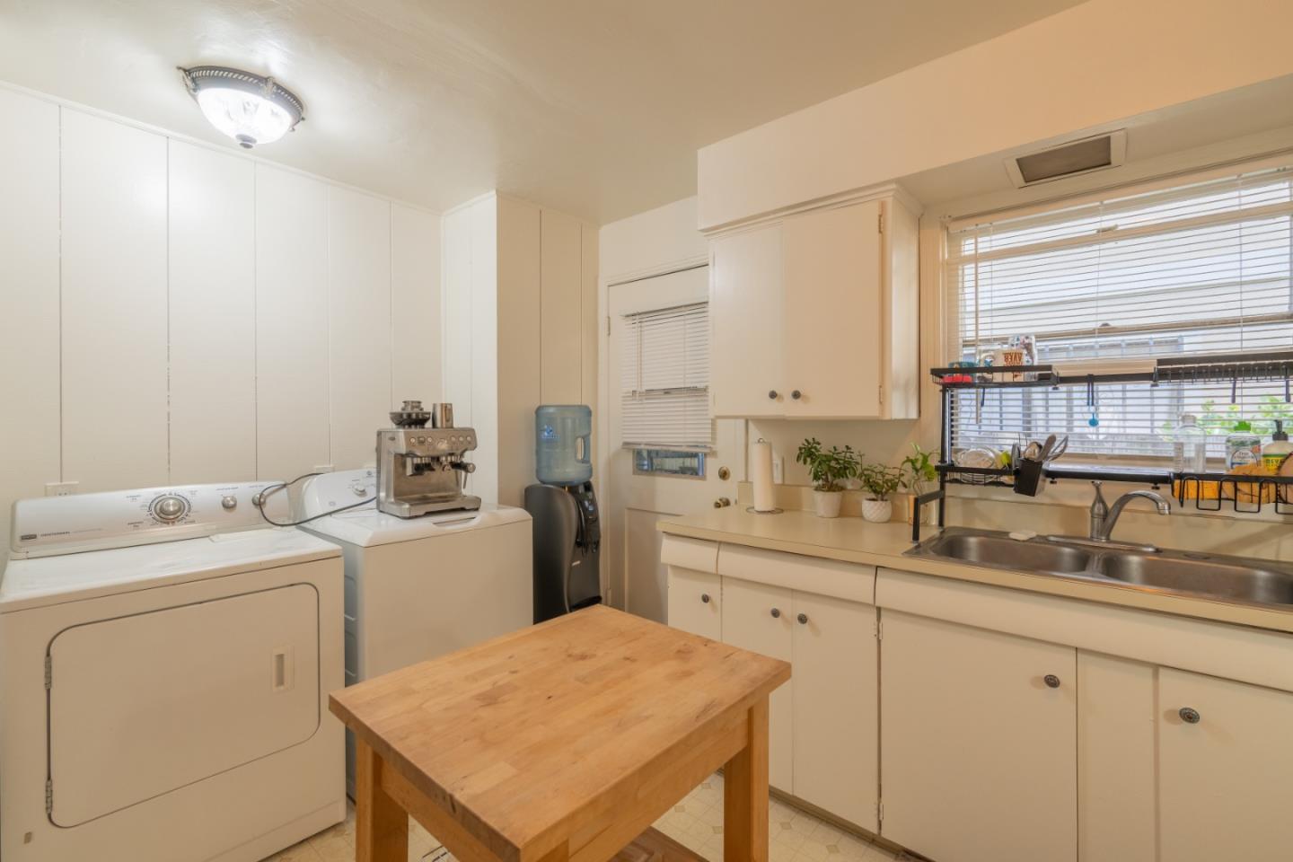 Detail Gallery Image 8 of 23 For 1270 6th St, Monterey,  CA 93940 - 4 Beds | 2 Baths