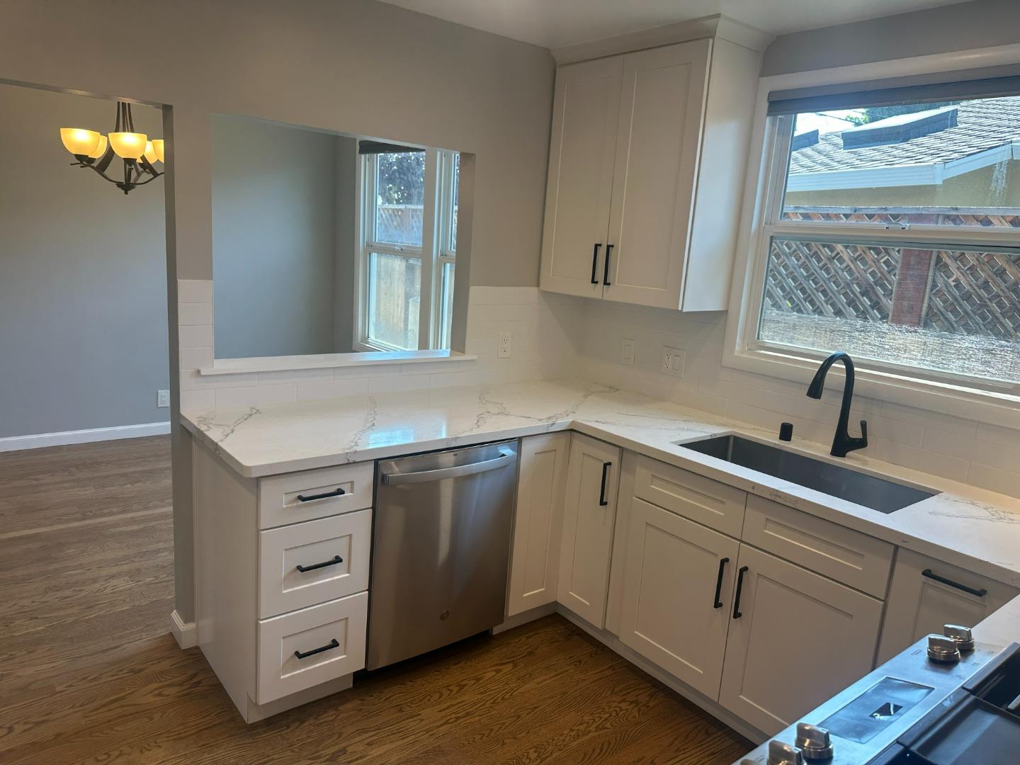 Detail Gallery Image 11 of 18 For 952 Timothy Ln, Menlo Park,  CA 94025 - 2 Beds | 1 Baths