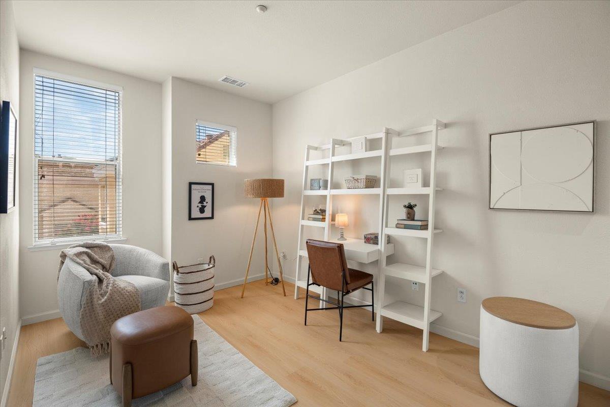 Detail Gallery Image 13 of 36 For 171 Stockwell Dr, Mountain View,  CA 94043 - 2 Beds | 2/1 Baths
