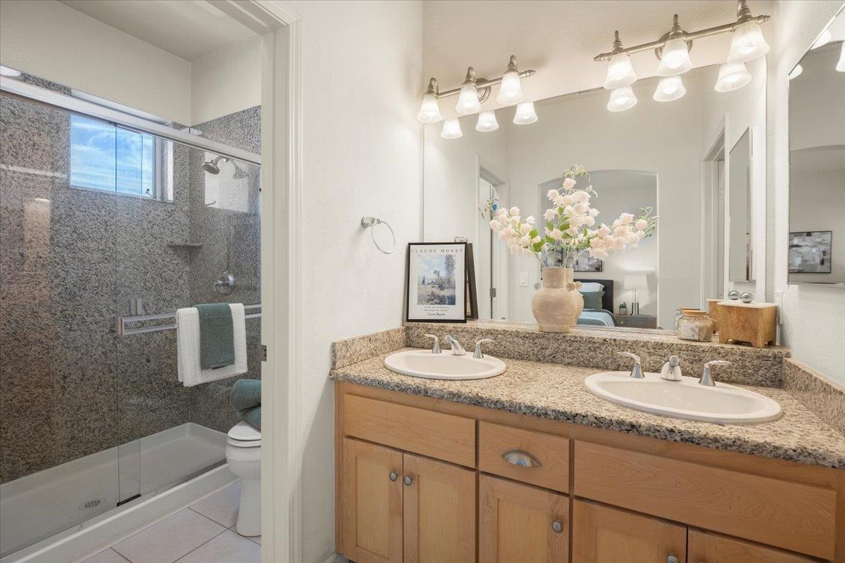 Detail Gallery Image 16 of 36 For 171 Stockwell Dr, Mountain View,  CA 94043 - 2 Beds | 2/1 Baths