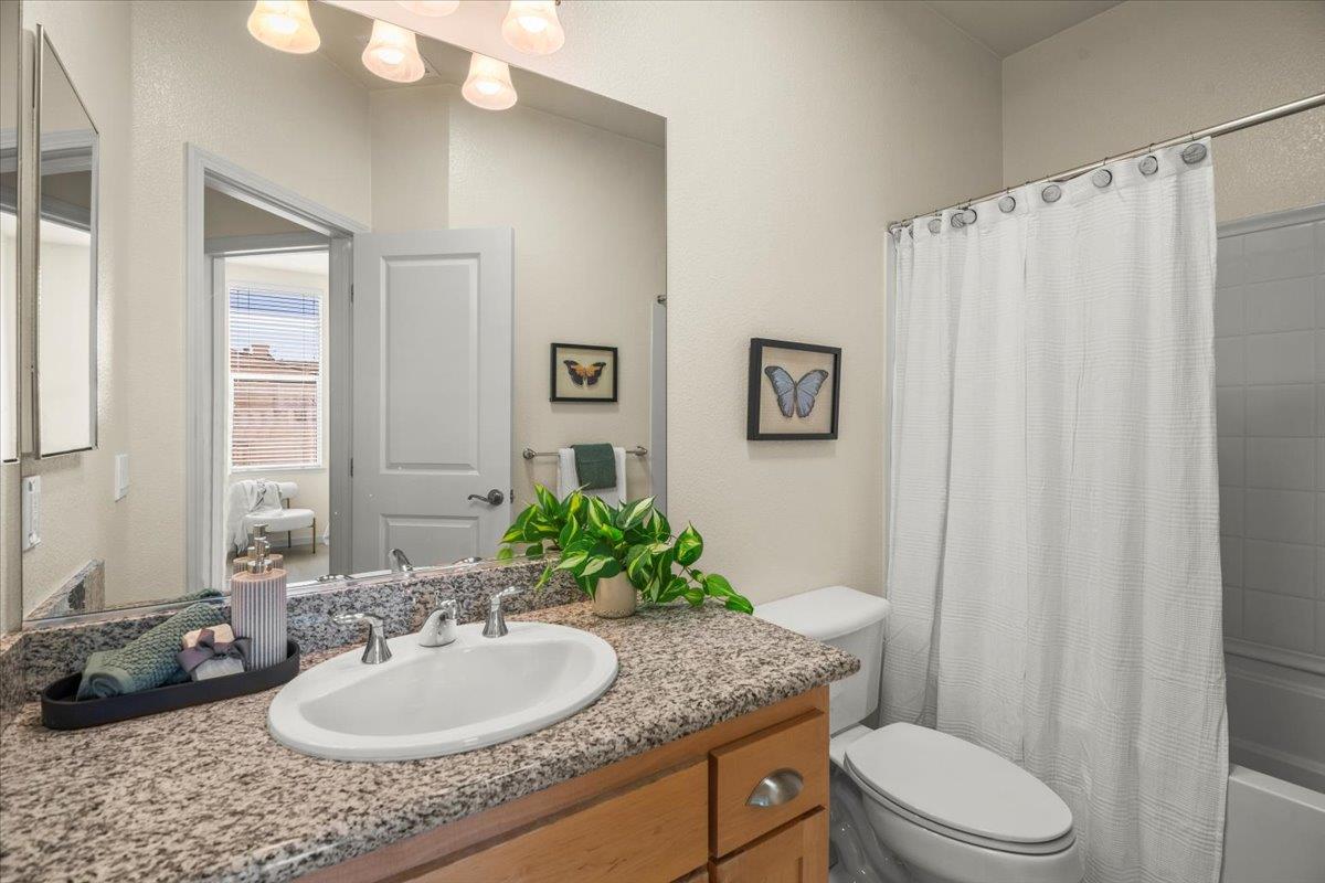 Detail Gallery Image 19 of 36 For 171 Stockwell Dr, Mountain View,  CA 94043 - 2 Beds | 2/1 Baths