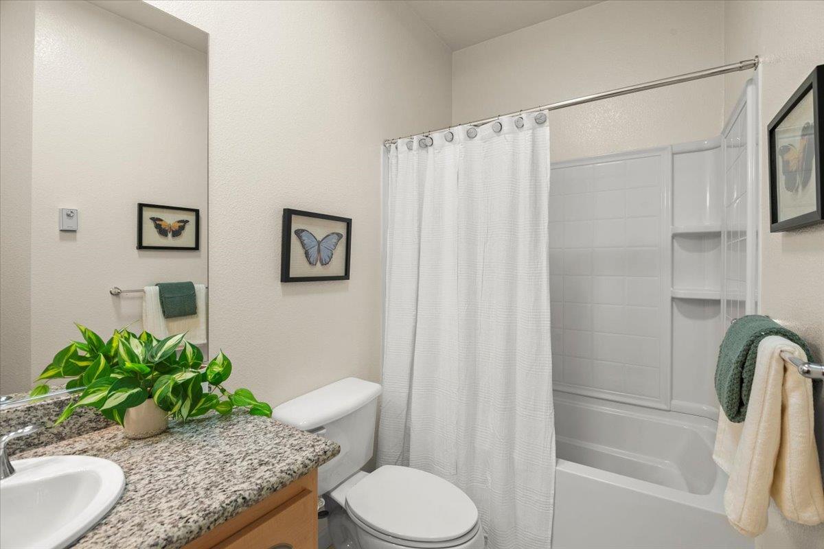 Detail Gallery Image 20 of 36 For 171 Stockwell Dr, Mountain View,  CA 94043 - 2 Beds | 2/1 Baths