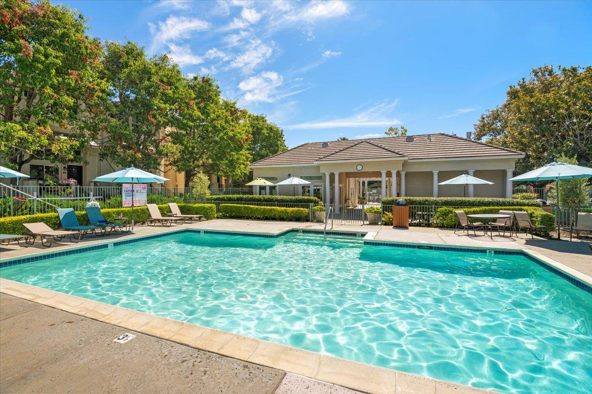 Detail Gallery Image 24 of 36 For 171 Stockwell Dr, Mountain View,  CA 94043 - 2 Beds | 2/1 Baths