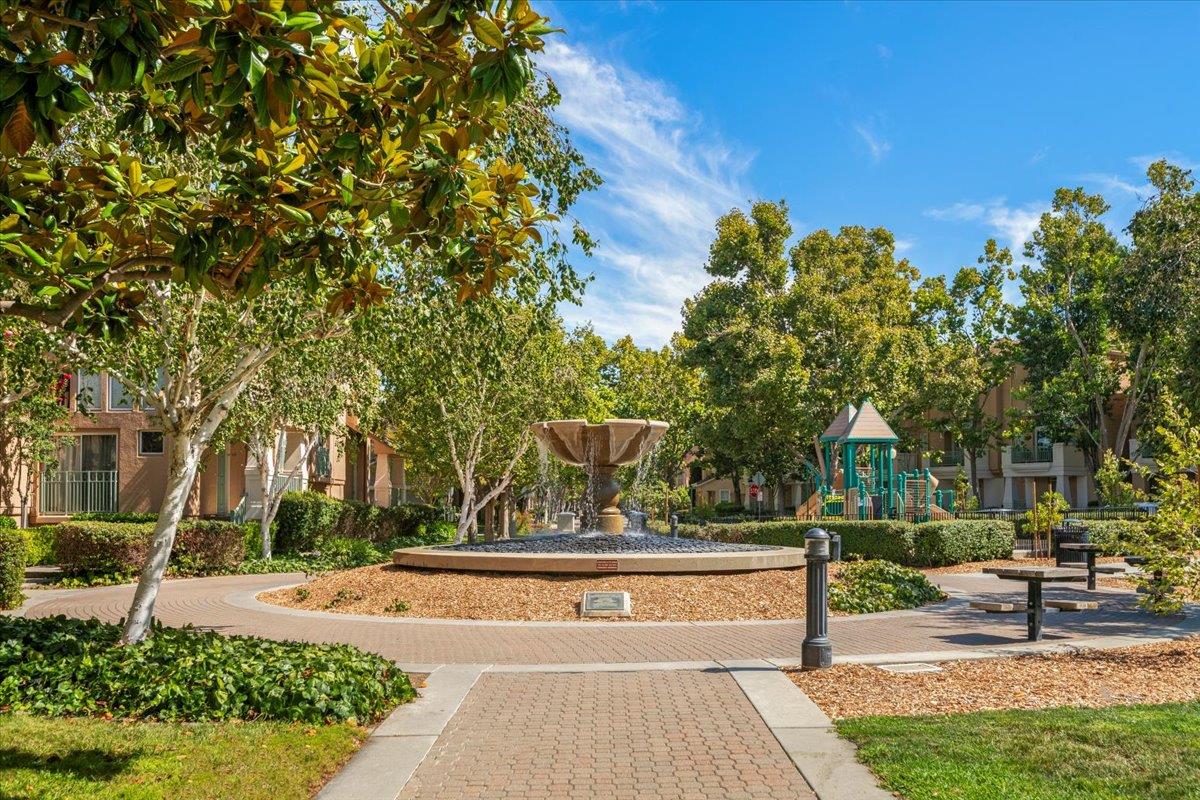 Detail Gallery Image 26 of 36 For 171 Stockwell Dr, Mountain View,  CA 94043 - 2 Beds | 2/1 Baths