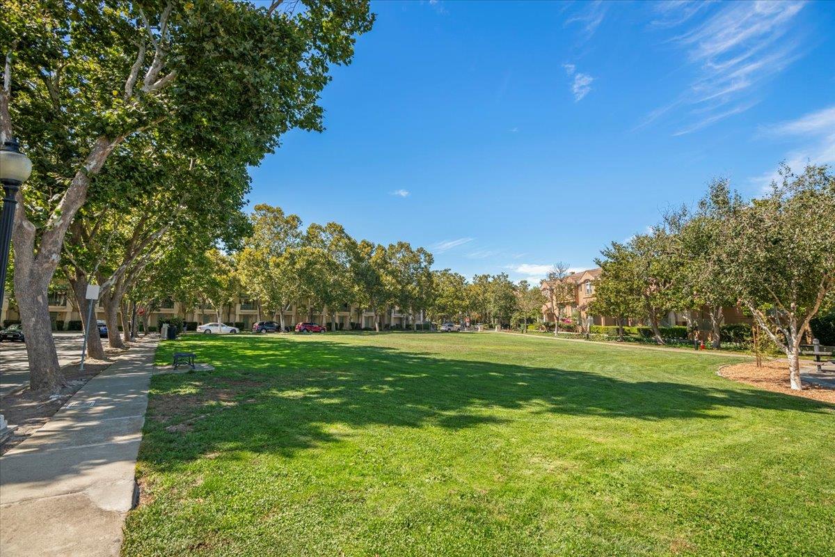 Detail Gallery Image 27 of 36 For 171 Stockwell Dr, Mountain View,  CA 94043 - 2 Beds | 2/1 Baths