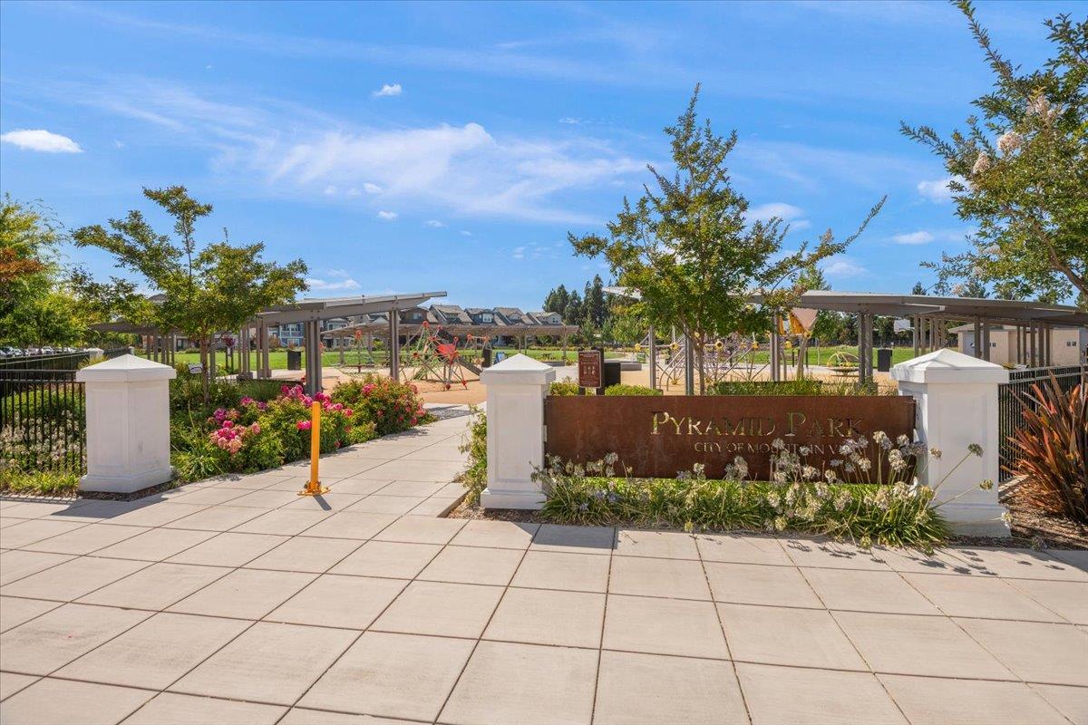 Detail Gallery Image 28 of 36 For 171 Stockwell Dr, Mountain View,  CA 94043 - 2 Beds | 2/1 Baths