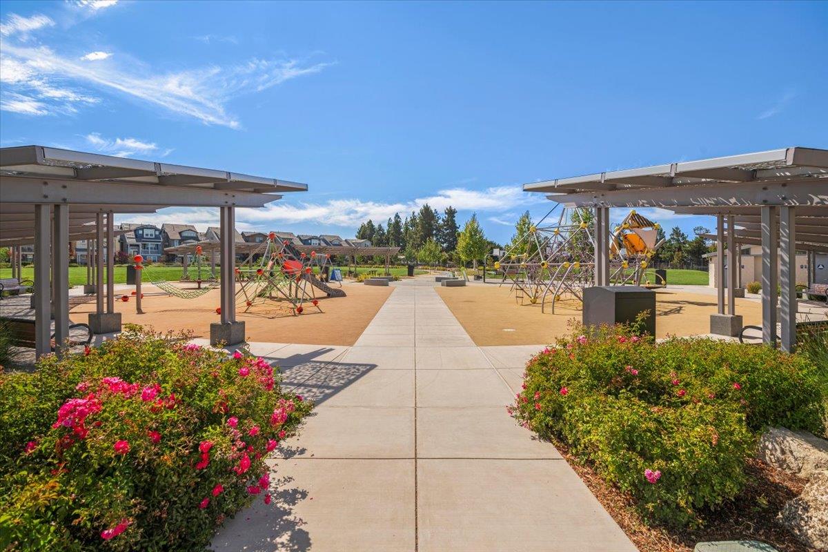 Detail Gallery Image 29 of 36 For 171 Stockwell Dr, Mountain View,  CA 94043 - 2 Beds | 2/1 Baths