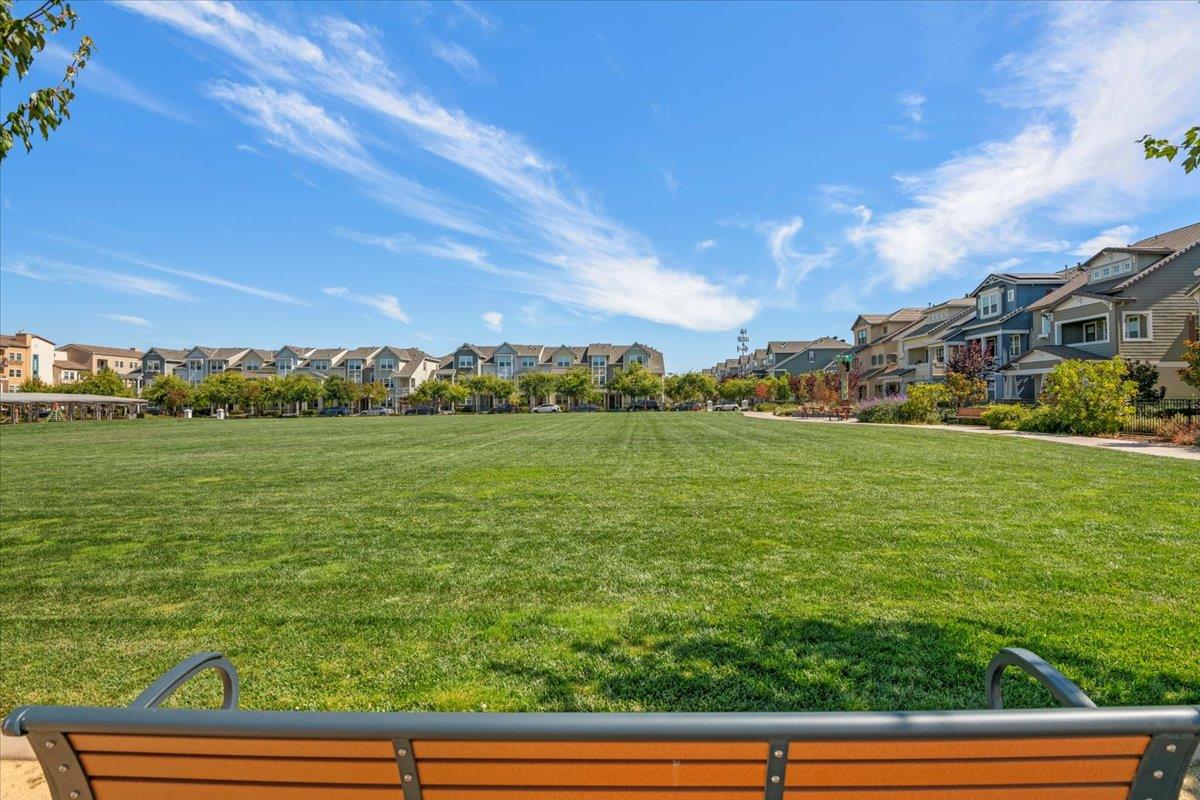 Detail Gallery Image 33 of 36 For 171 Stockwell Dr, Mountain View,  CA 94043 - 2 Beds | 2/1 Baths