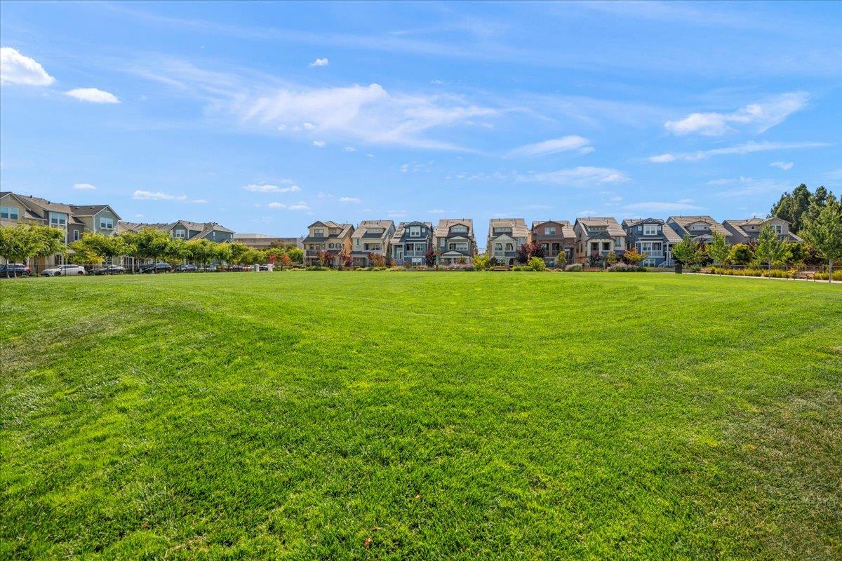 Detail Gallery Image 34 of 36 For 171 Stockwell Dr, Mountain View,  CA 94043 - 2 Beds | 2/1 Baths