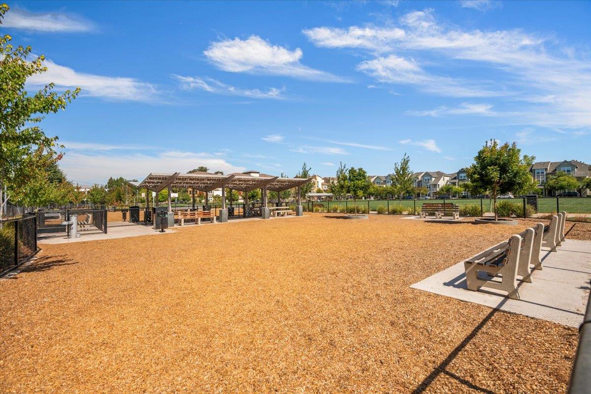 Detail Gallery Image 35 of 36 For 171 Stockwell Dr, Mountain View,  CA 94043 - 2 Beds | 2/1 Baths
