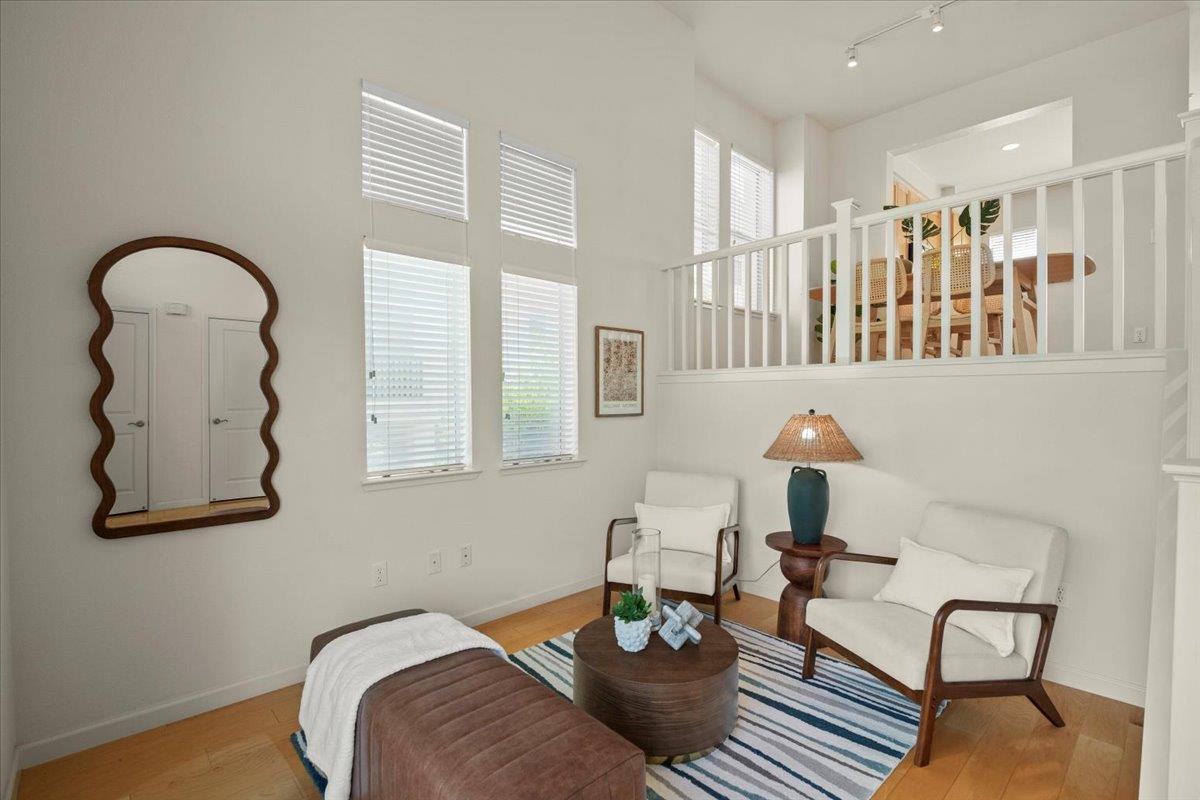 Detail Gallery Image 4 of 36 For 171 Stockwell Dr, Mountain View,  CA 94043 - 2 Beds | 2/1 Baths