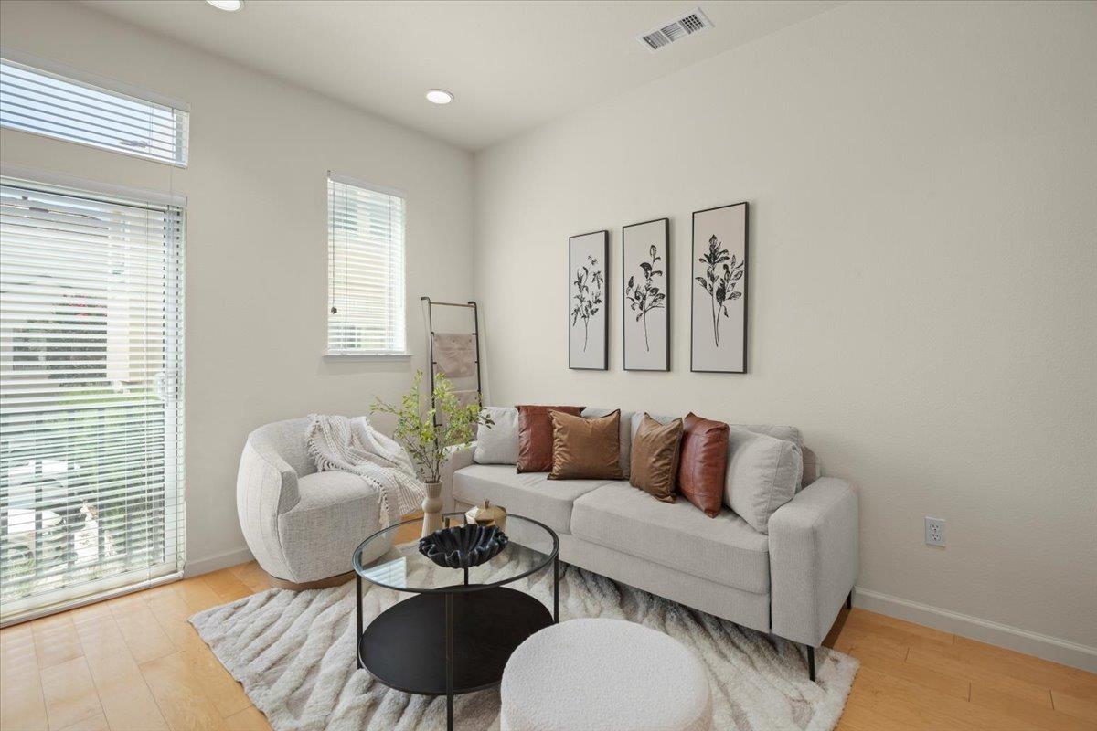 Detail Gallery Image 8 of 36 For 171 Stockwell Dr, Mountain View,  CA 94043 - 2 Beds | 2/1 Baths