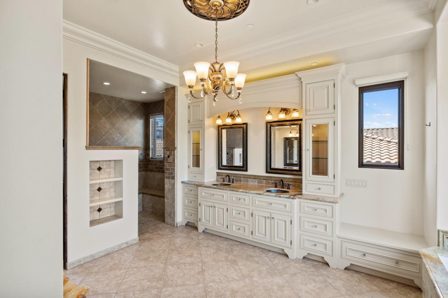 Detail Gallery Image 13 of 25 For 5 Fairway Ct, Seaside,  CA 93955 - 4 Beds | 3 Baths