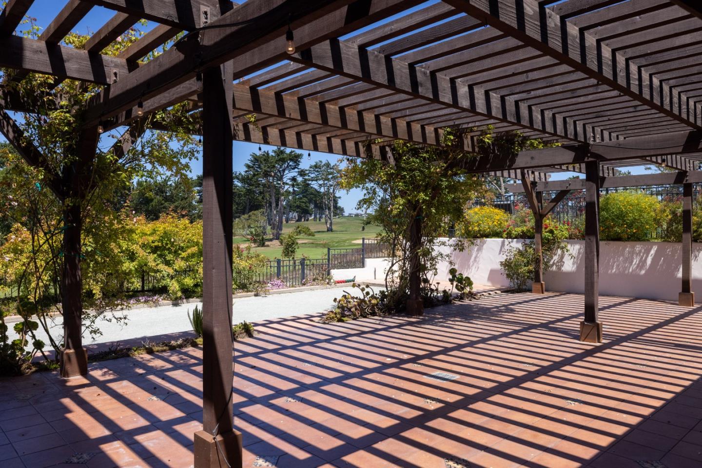 Detail Gallery Image 20 of 25 For 5 Fairway Ct, Seaside,  CA 93955 - 4 Beds | 3 Baths