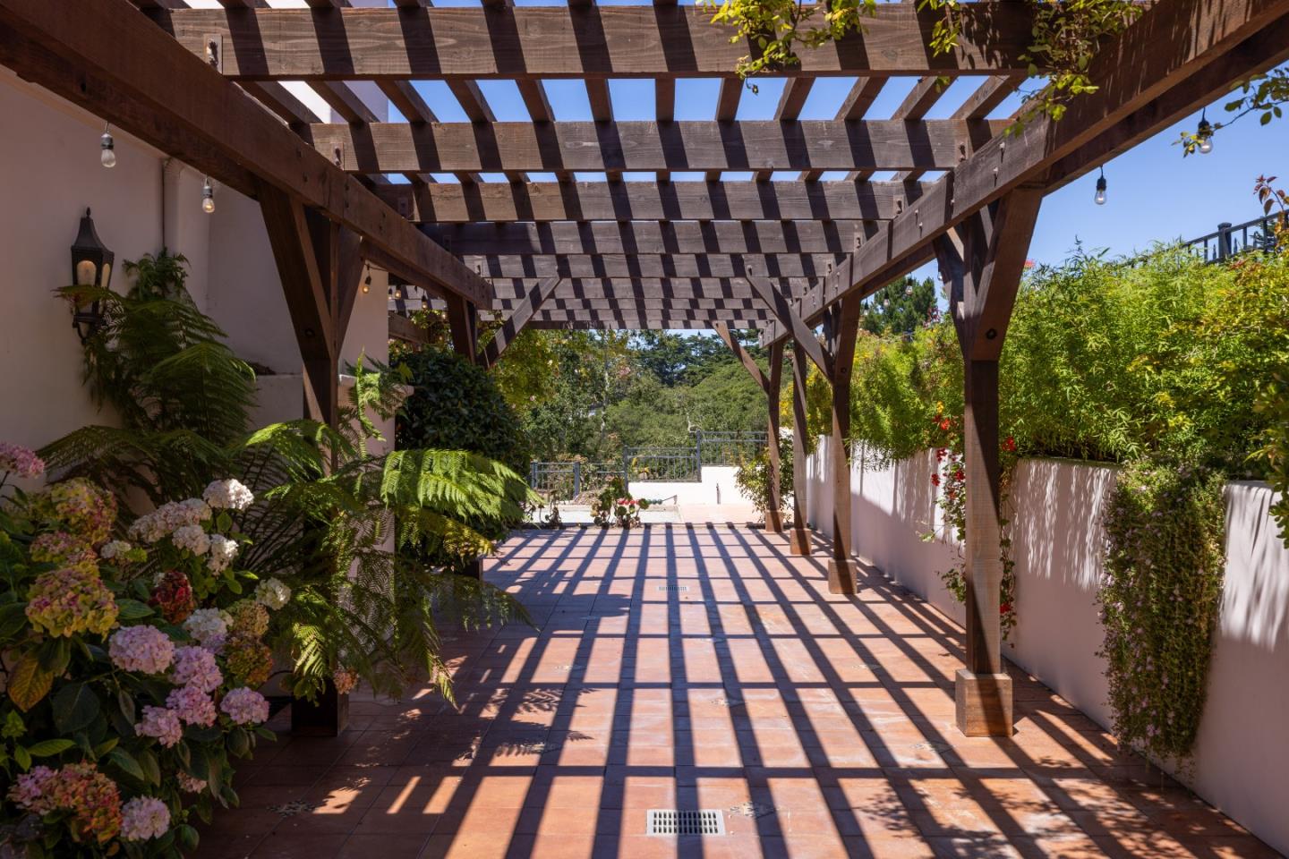 Detail Gallery Image 21 of 25 For 5 Fairway Ct, Seaside,  CA 93955 - 4 Beds | 3 Baths
