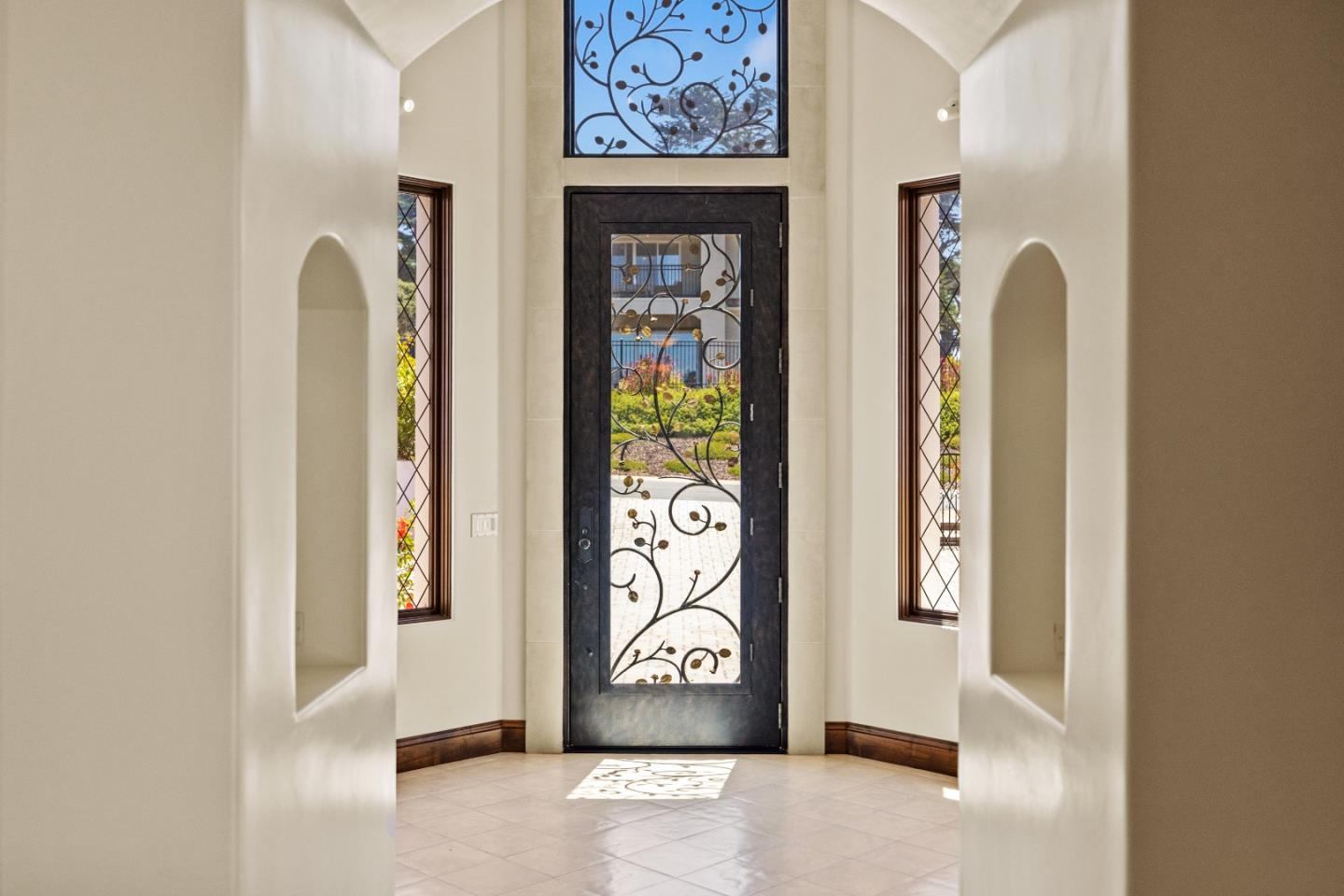 Detail Gallery Image 3 of 25 For 5 Fairway Ct, Seaside,  CA 93955 - 4 Beds | 3 Baths