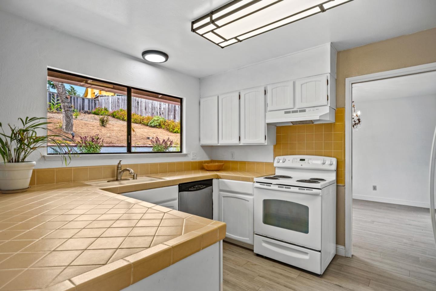 Detail Gallery Image 10 of 35 For 3065 Hermitage Rd, Pebble Beach,  CA 93953 - 4 Beds | 2/1 Baths