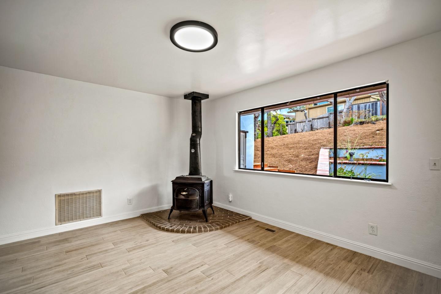 Detail Gallery Image 14 of 35 For 3065 Hermitage Rd, Pebble Beach,  CA 93953 - 4 Beds | 2/1 Baths