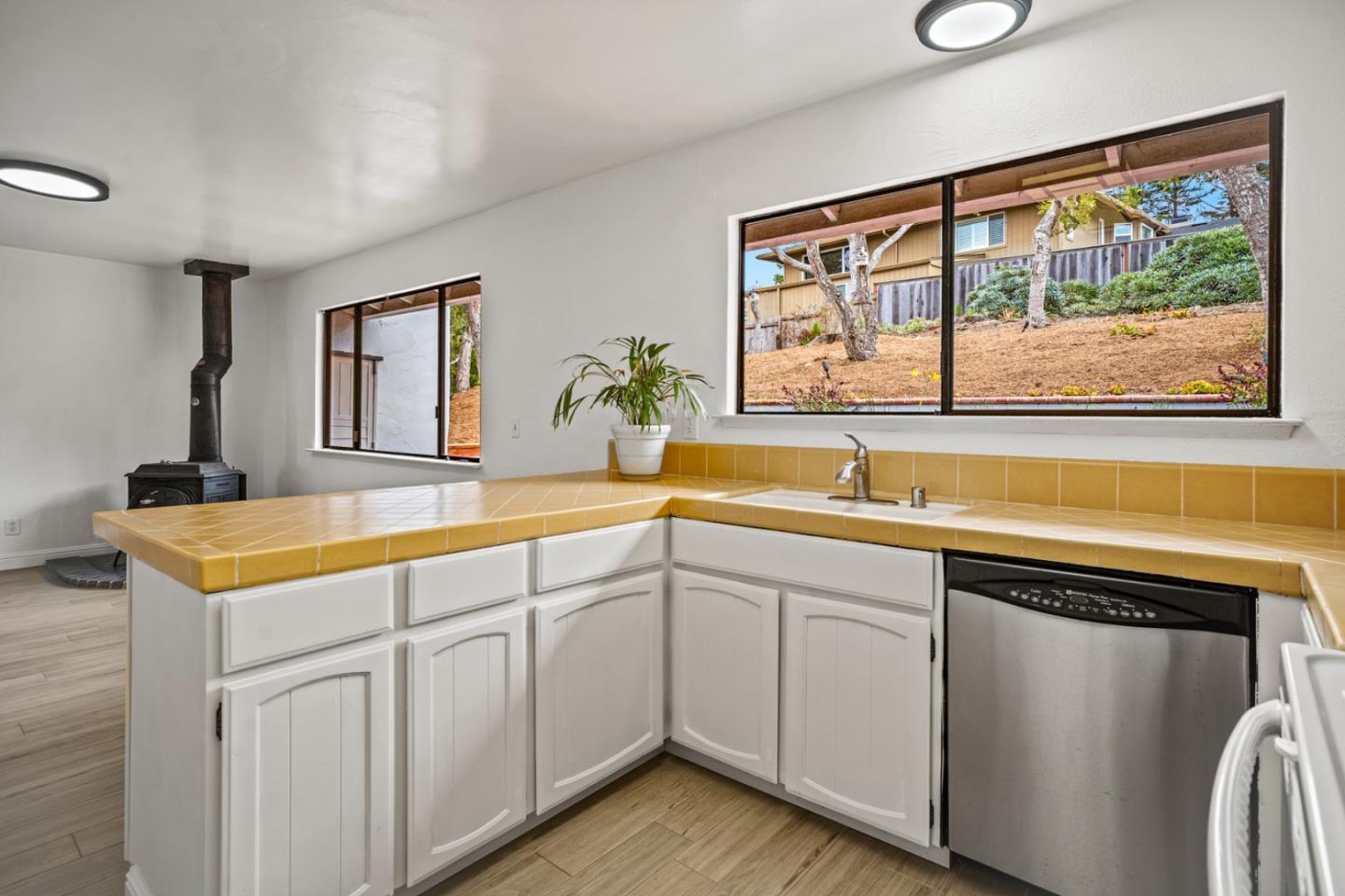 Detail Gallery Image 9 of 35 For 3065 Hermitage Rd, Pebble Beach,  CA 93953 - 4 Beds | 2/1 Baths