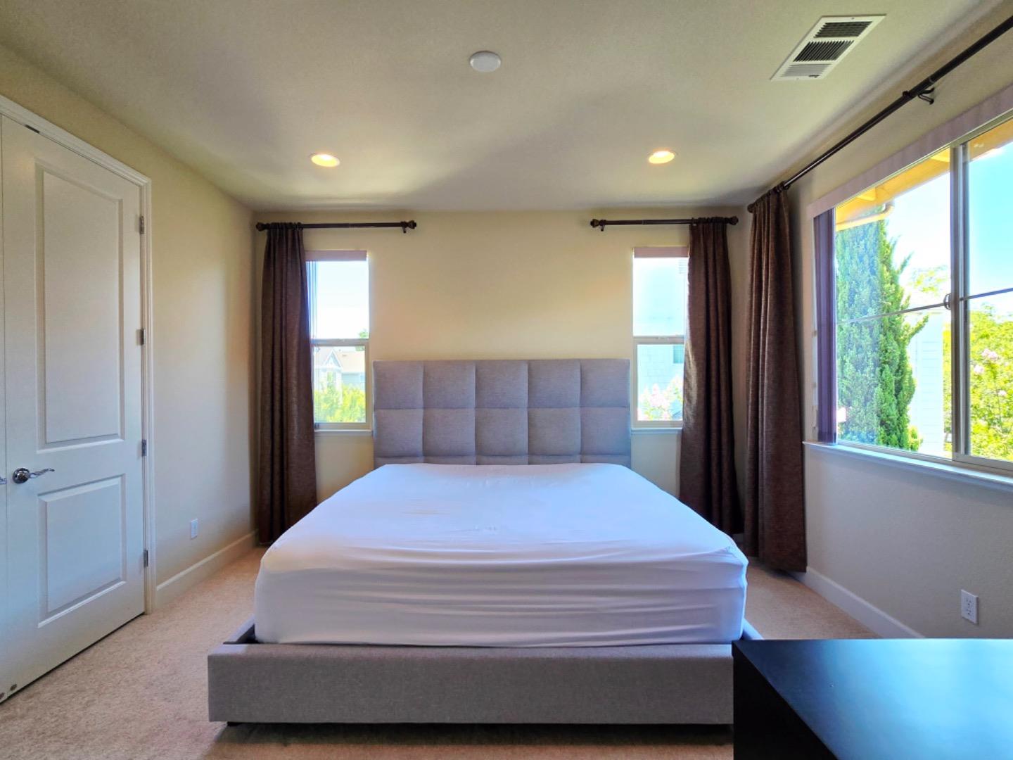 Detail Gallery Image 10 of 23 For 338 Santa Diana Ter, Sunnyvale,  CA 94085 - 4 Beds | 3/1 Baths