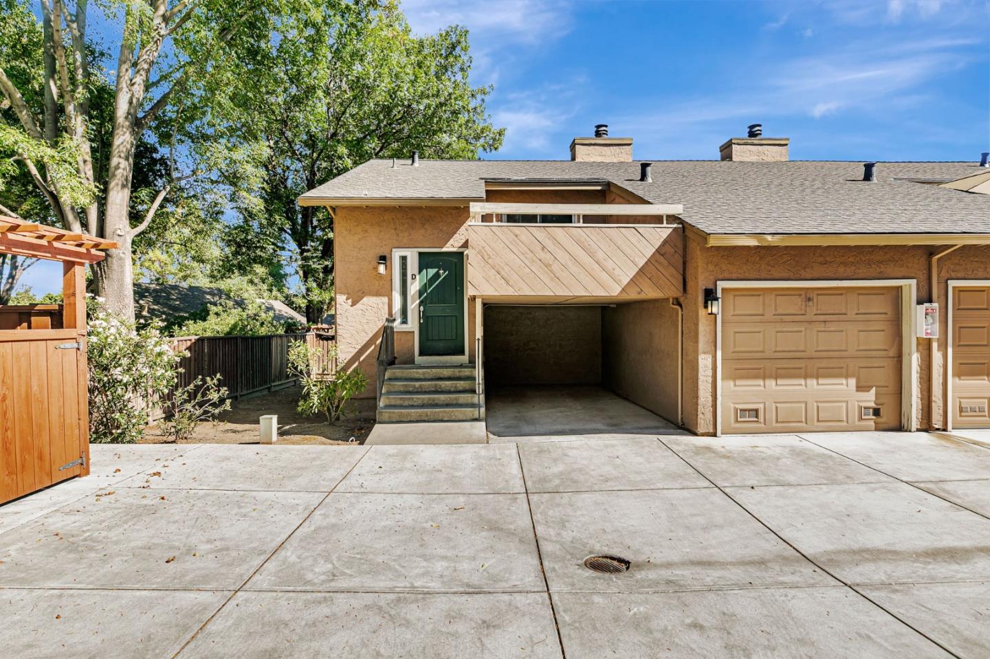 Detail Gallery Image 1 of 36 For 2128 Canoas Garden #D,  San Jose,  CA 95125 - 2 Beds | 1/1 Baths