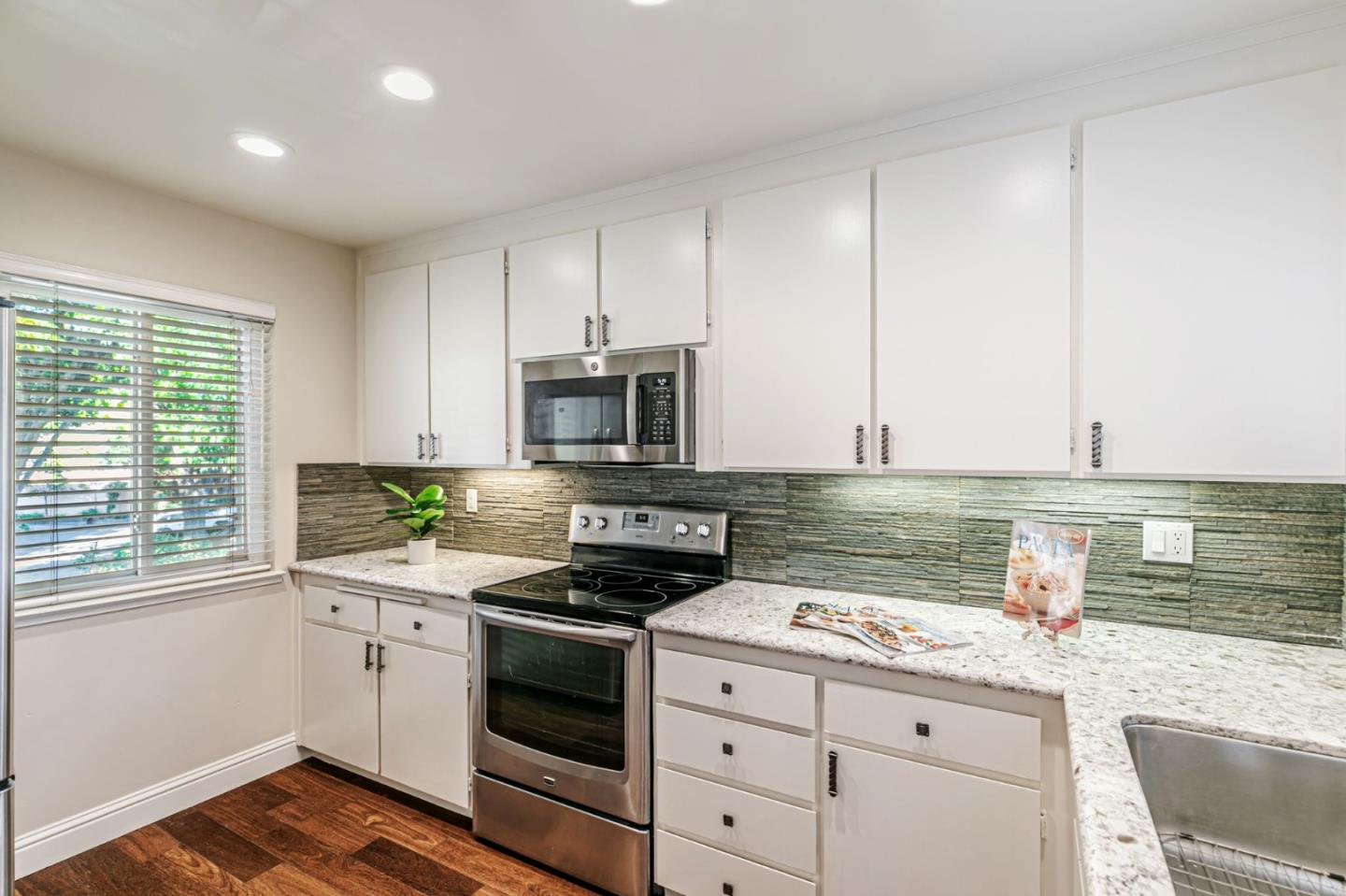 Detail Gallery Image 11 of 36 For 2128 Canoas Garden #D,  San Jose,  CA 95125 - 2 Beds | 1/1 Baths
