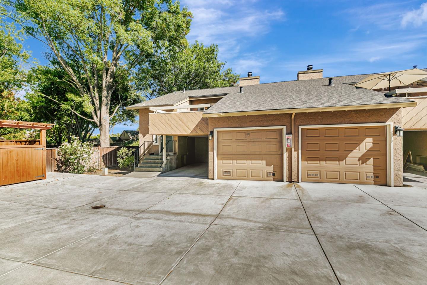 Detail Gallery Image 2 of 36 For 2128 Canoas Garden #D,  San Jose,  CA 95125 - 2 Beds | 1/1 Baths