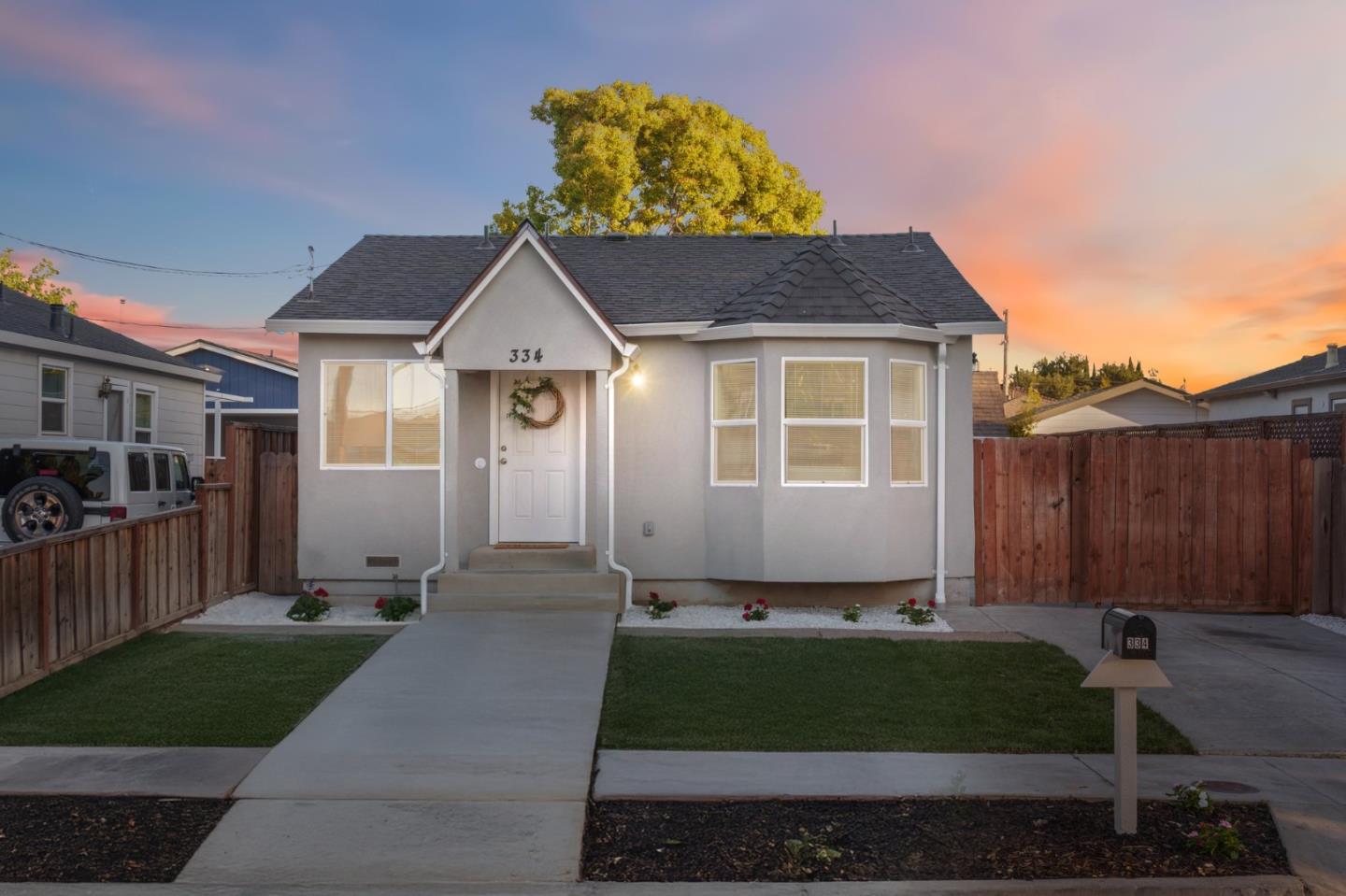 Detail Gallery Image 1 of 18 For 334 Hull Ave, San Jose,  CA 95125 - 4 Beds | 2 Baths