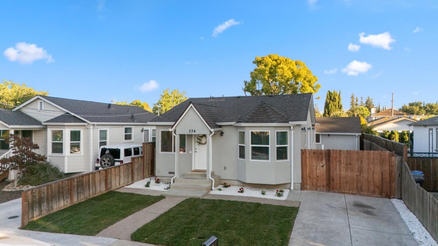 Detail Gallery Image 3 of 18 For 334 Hull Ave, San Jose,  CA 95125 - 4 Beds | 2 Baths