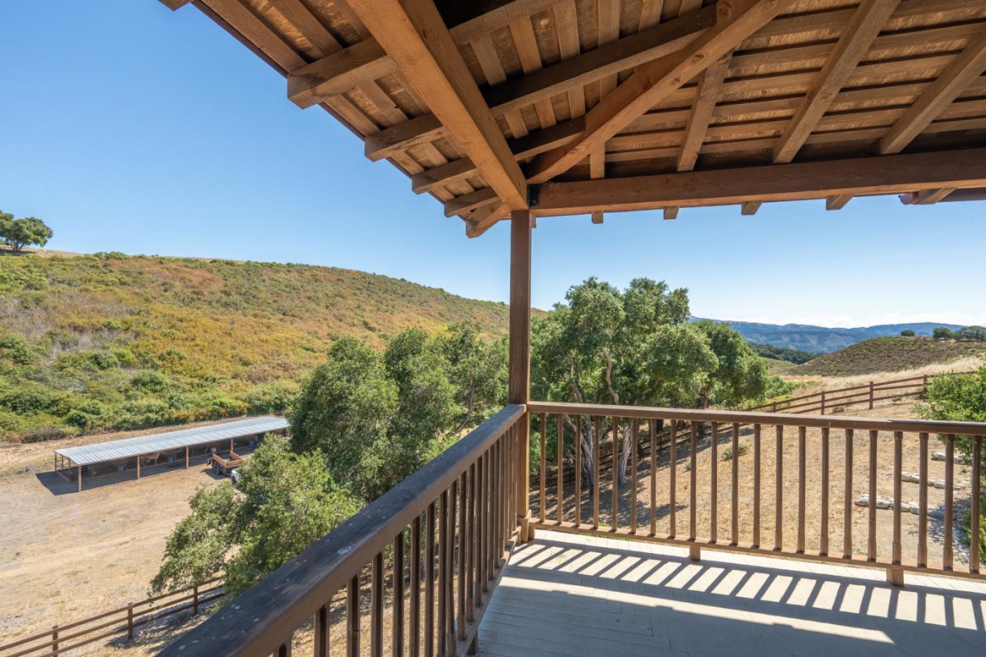 Detail Gallery Image 11 of 45 For 10265 Calle De Robles, Carmel Valley,  CA 93923 - 5 Beds | 5 Baths