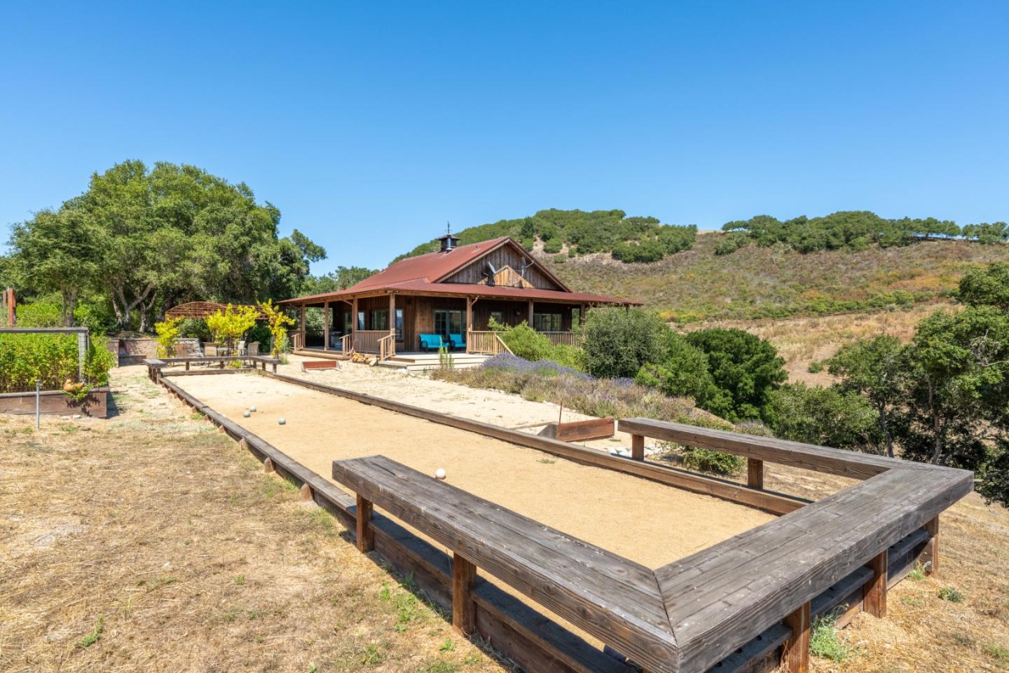 Detail Gallery Image 12 of 45 For 10265 Calle De Robles, Carmel Valley,  CA 93923 - 5 Beds | 5 Baths