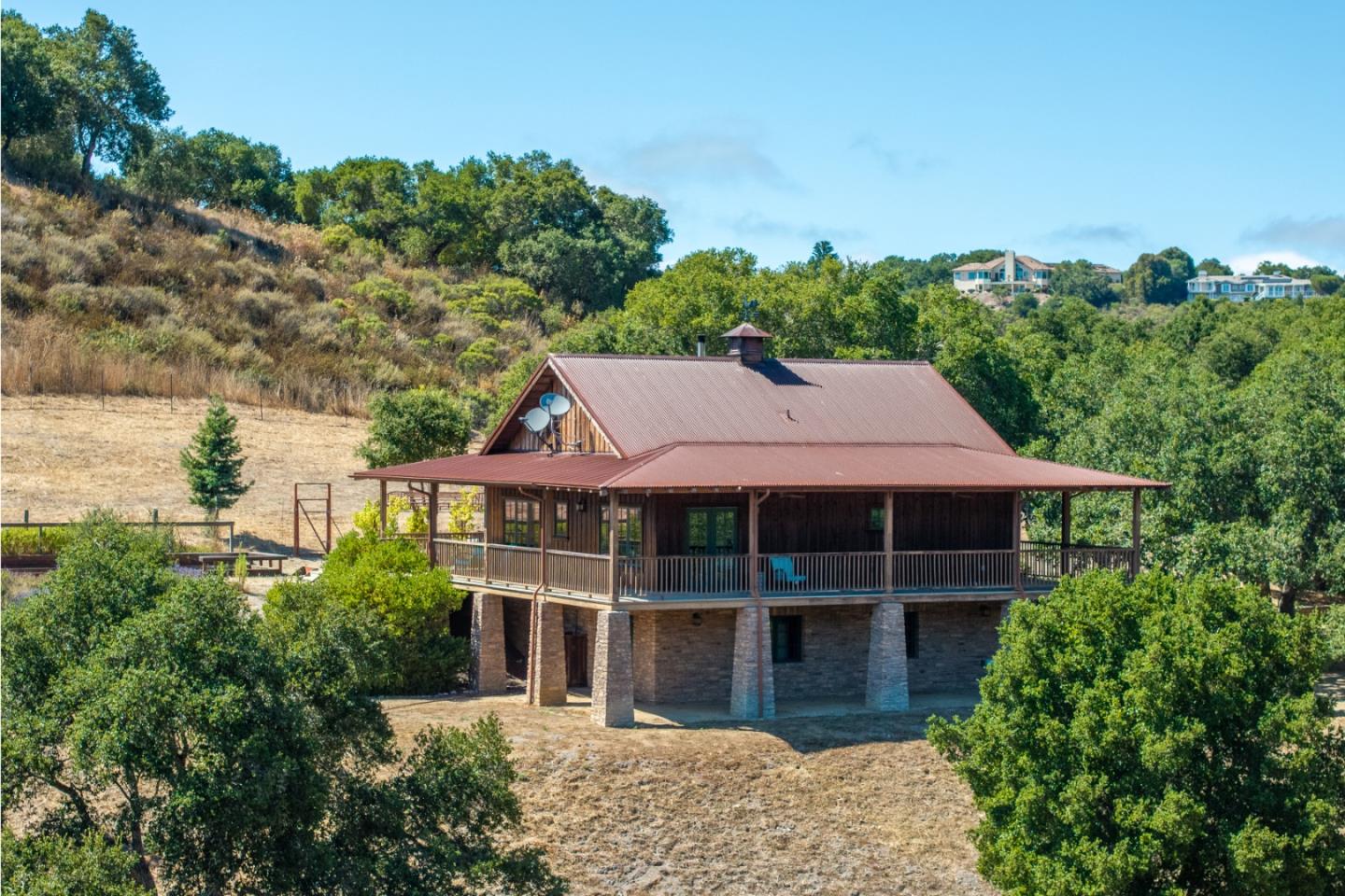 Detail Gallery Image 13 of 45 For 10265 Calle De Robles, Carmel Valley,  CA 93923 - 5 Beds | 5 Baths