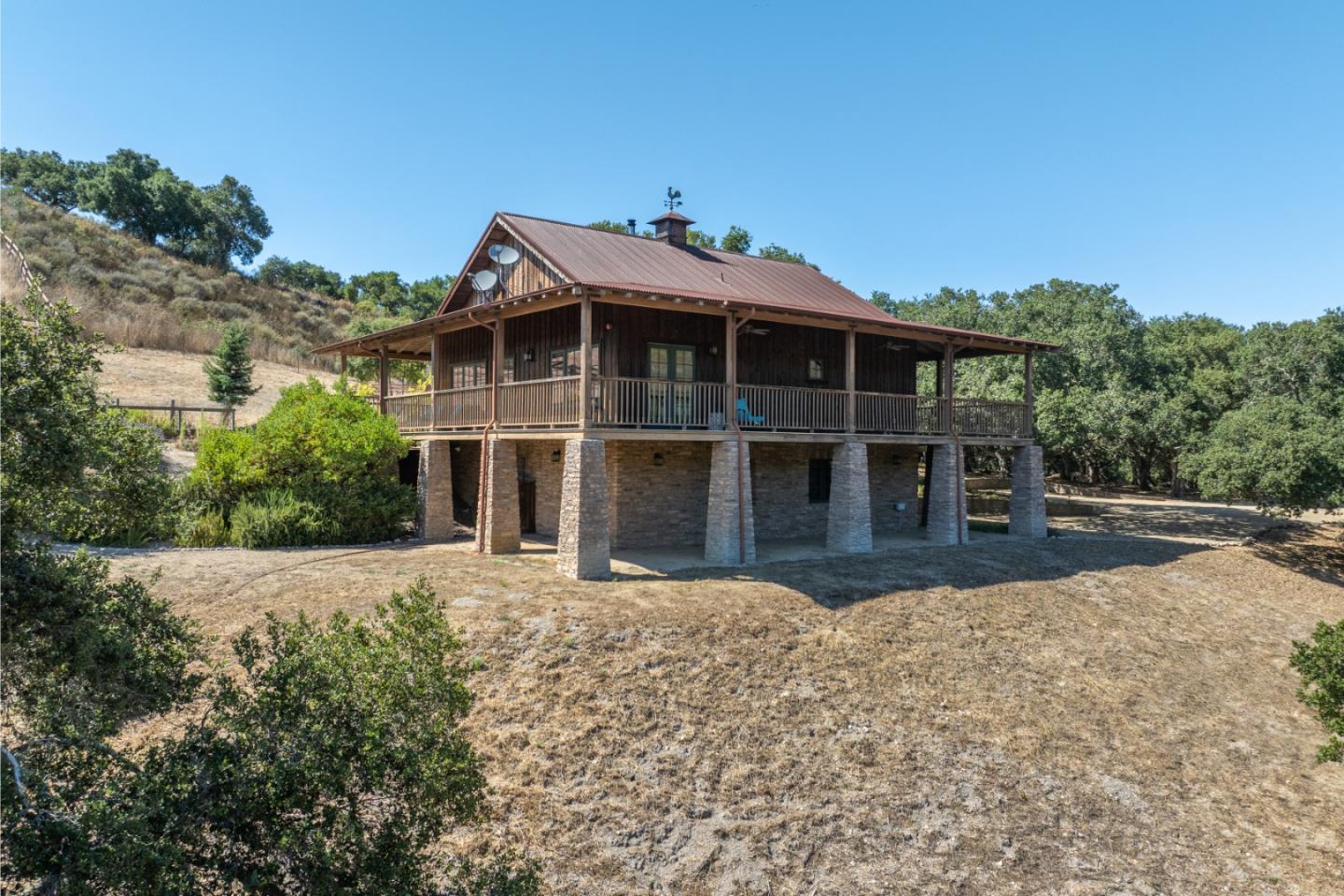 Detail Gallery Image 14 of 45 For 10265 Calle De Robles, Carmel Valley,  CA 93923 - 5 Beds | 5 Baths